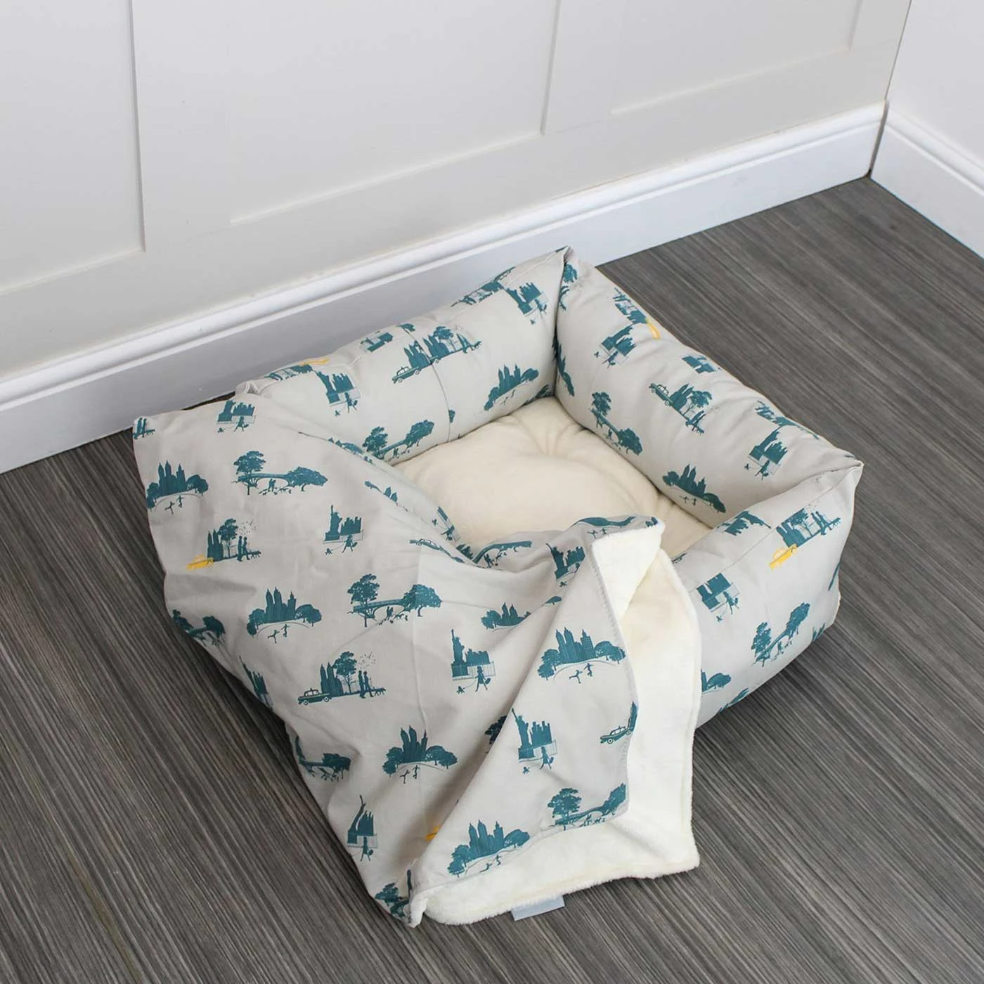 Brand new ๐ Best deal ๐งจ Lords & Labradors Box Bed For ๐ถ ๐ฆฎ Dogs - Central Park ๐ ๐งจ 2 Brand new ๐ Best deal ๐งจ Lords & Labradors Box Bed For ๐ถ ๐ฆฎ Dogs - Central Park ๐ ๐งจ - Image 2