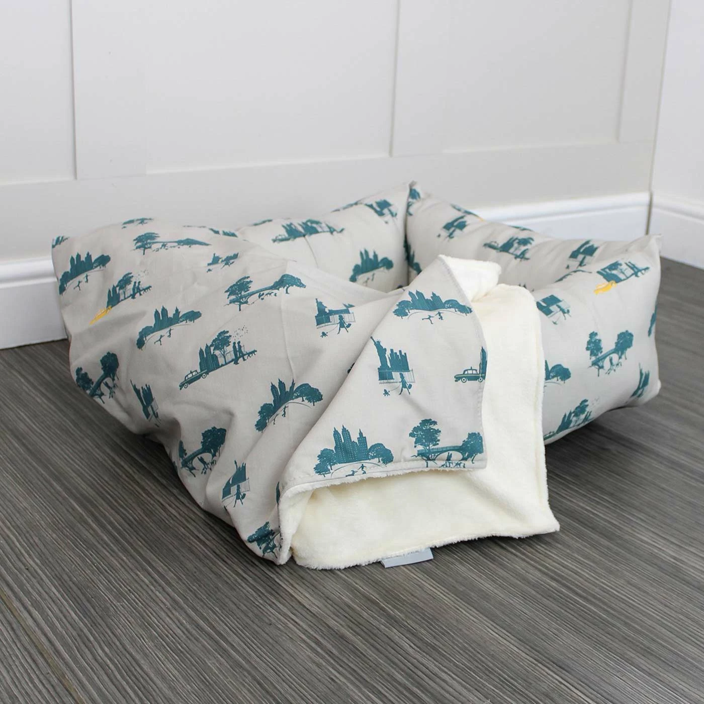 Brand new ๐ Best deal ๐งจ Lords & Labradors Box Bed For ๐ถ ๐ฆฎ Dogs - Central Park ๐ ๐งจ 4 Brand new ๐ Best deal ๐งจ Lords & Labradors Box Bed For ๐ถ ๐ฆฎ Dogs - Central Park ๐ ๐งจ - Image 4